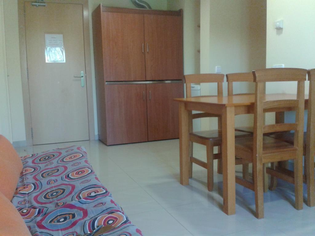 Apartamentos Fonda Finet Sant Feliu De Pallerols Room photo